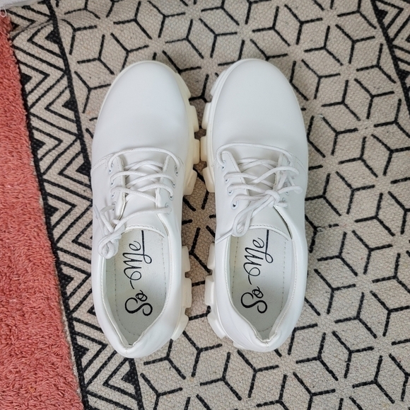SO ME WHITE LACE UP PLATFORM OXFORDS, SZ 8 - Picture 4 of 11